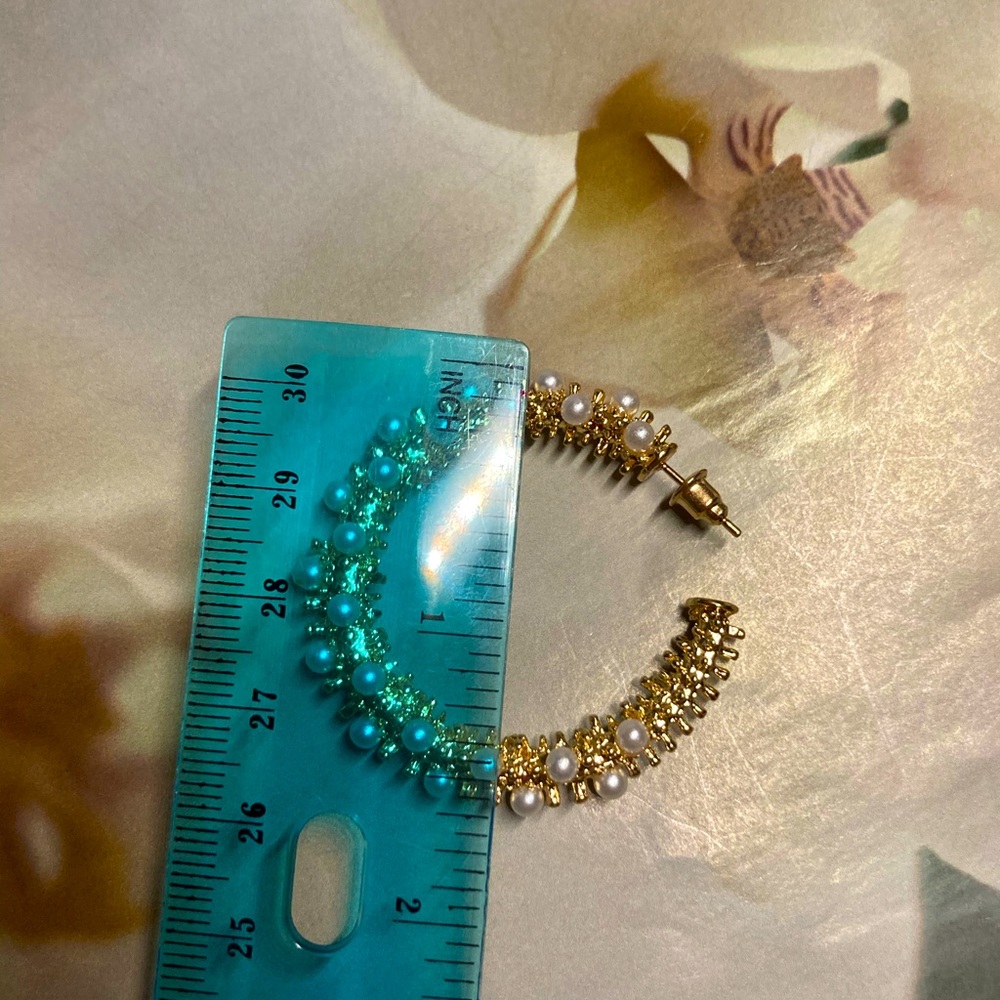 🌟 Pearl Hoop Gold Tone Earrings - Picture 4 of 4